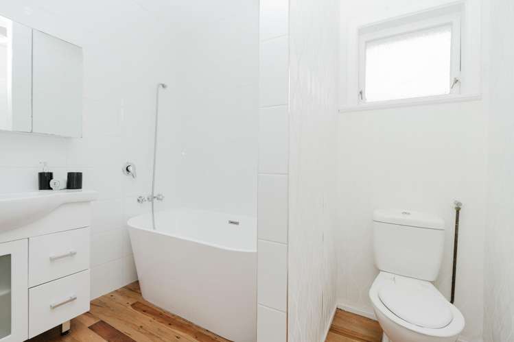 21 Jeanette Street Glenview_11