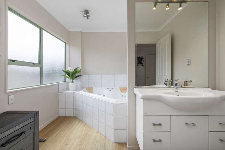 37 RIVERSIDE DRIVE Waiuku_13