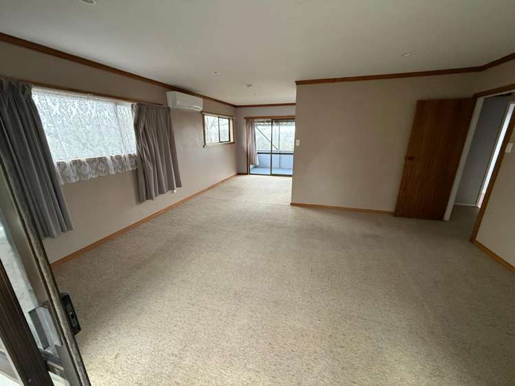  2/21 Hall Road Glenfield_7