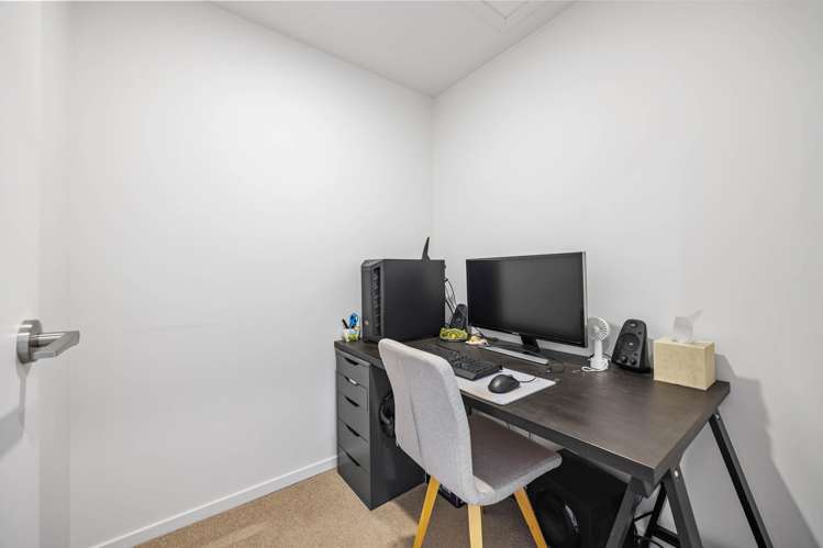 16/18 Hewlett Road Massey_23