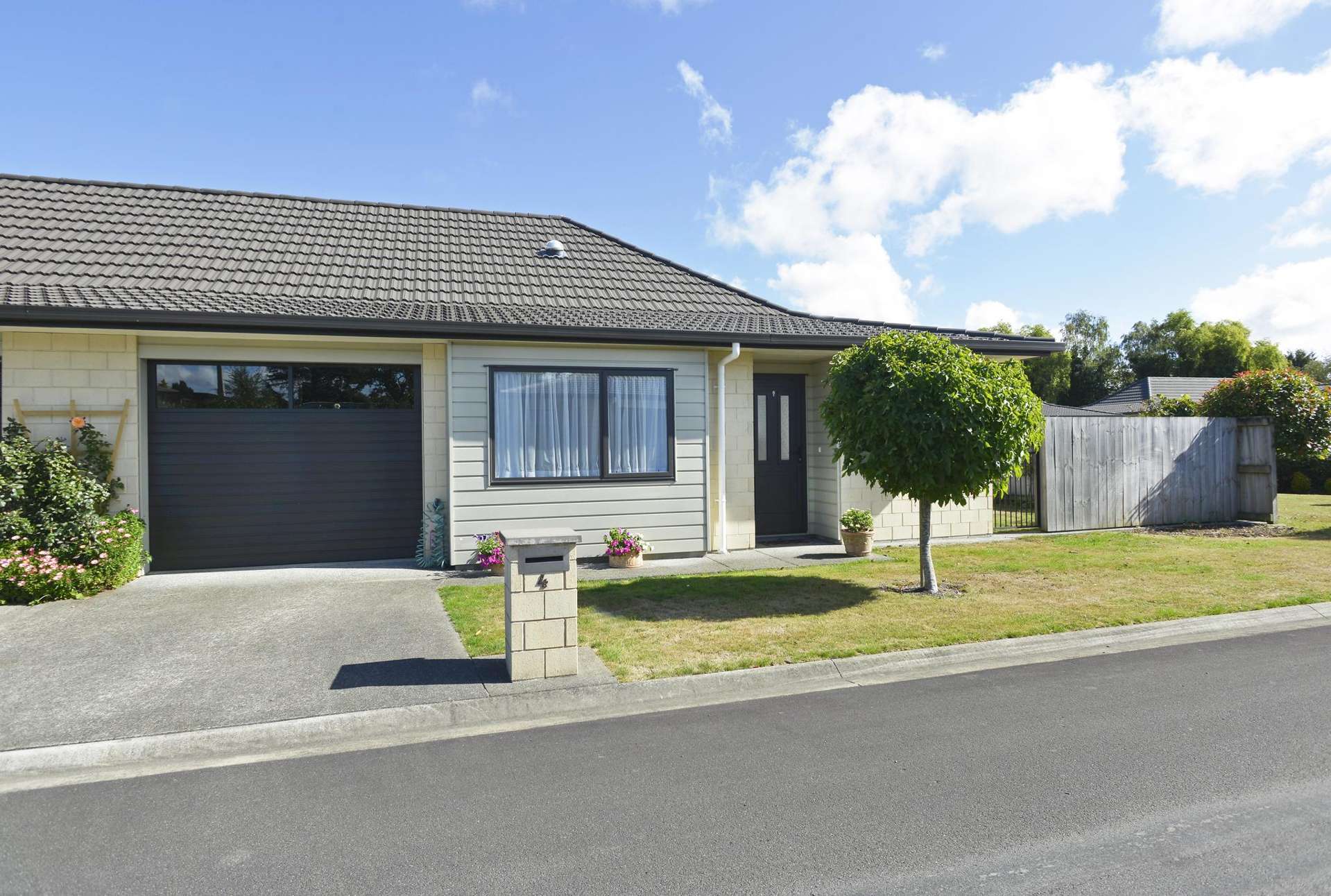 4 Ashmore Park Carterton_0