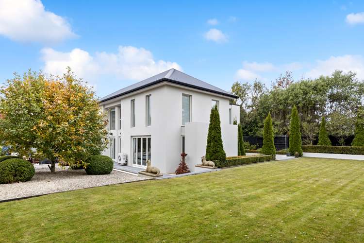 10 Springvale Gardens Harewood_15