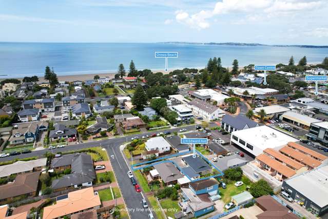 Orewa Beach 450m & shops 200m