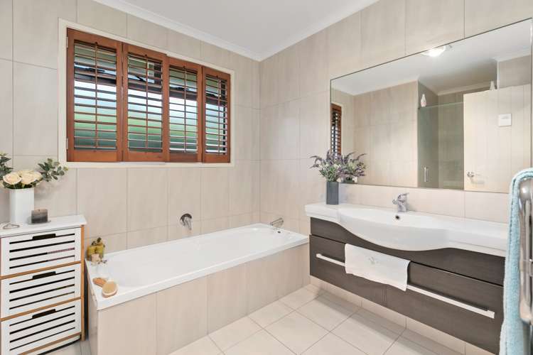 19 Horsley Grove Pyes Pa_13