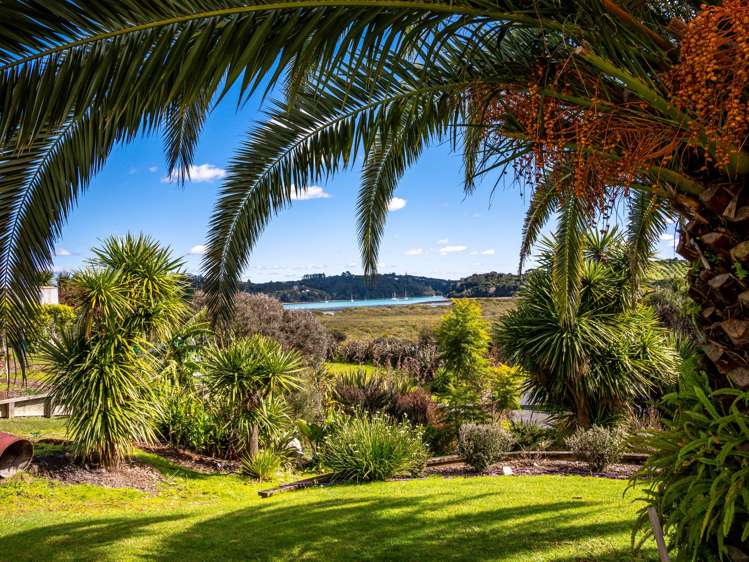 3 Lichen Grove Russell_11