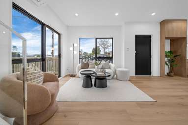 15E Astley Ave_2