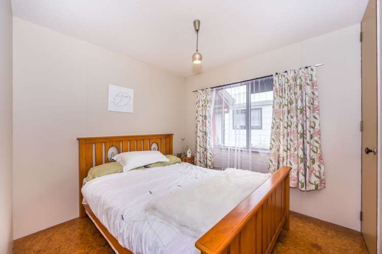 2/20 Ocean View Road Northcote_11