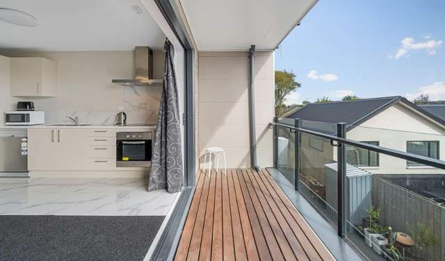 Stylish 1 Bedroom  and Study Apartment Near the CBD