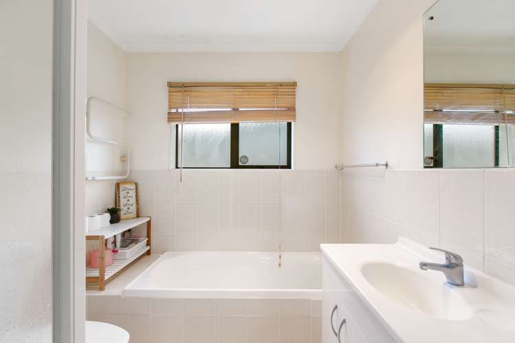 18 Castlefinn Drive Manurewa_11