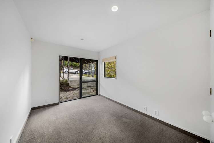 35b Wynyard Crescent Fernhill/Sunshine Bay_9