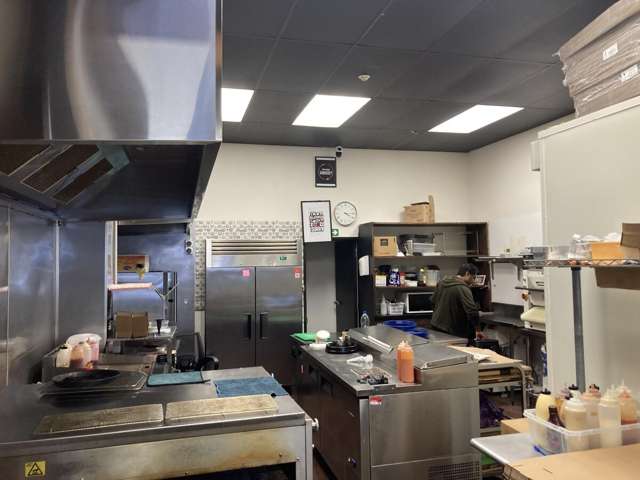 Unit 1A, 5 Peachgrove Road Hamilton East_3