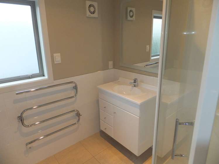 15b Grove Road Addington_16