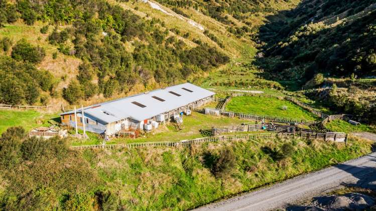 1519 Tangahoe Valley Road Hawera_30