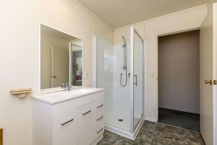 22 Kowhai Grove Raumati Beach_16