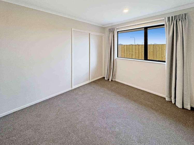 42 Stackwood Avenue Woodend_6