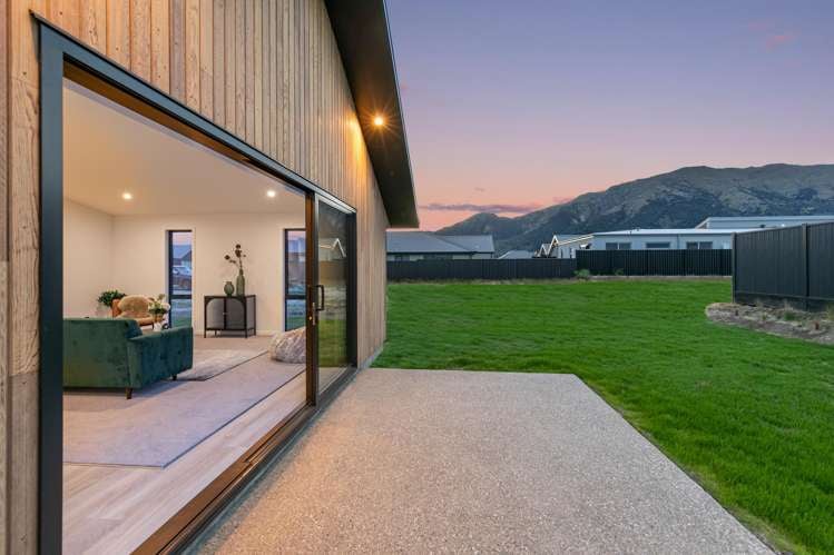 112 Burdon Loop Lake Hawea_16