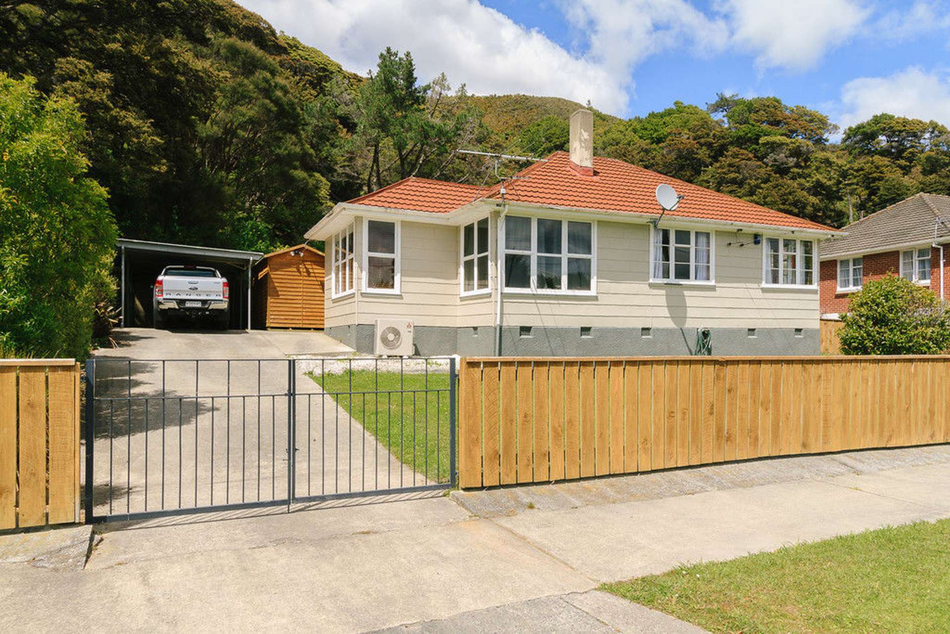 256 Waddington Drive Naenae_0