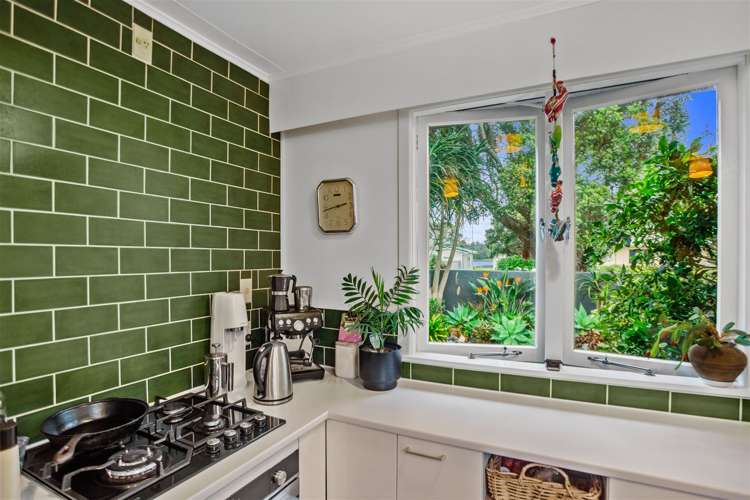 11 Roretana Drive Athenree_3