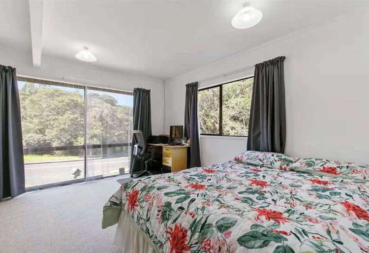 69 Easton Park Parade Glenfield_6