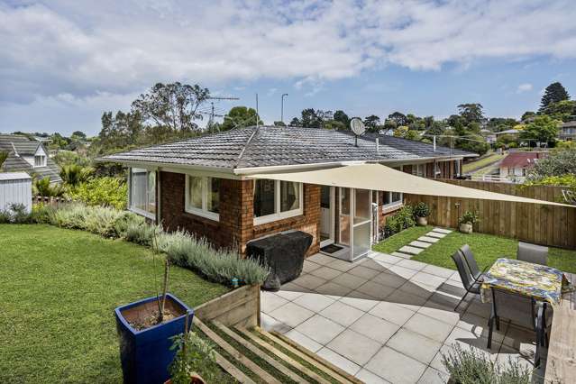 2/55 Ayton Drive Totara Vale_1