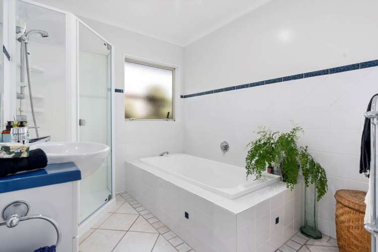 14 Margaret Henry Crescent Oteha_16