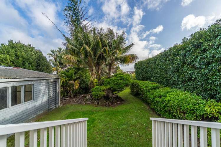 13 Amberley Avenue Te Atatu South_15