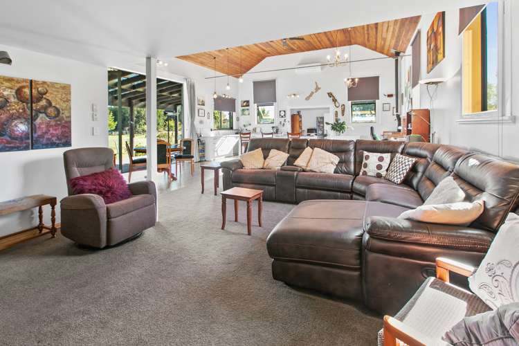 284 White Road Waipawa_7