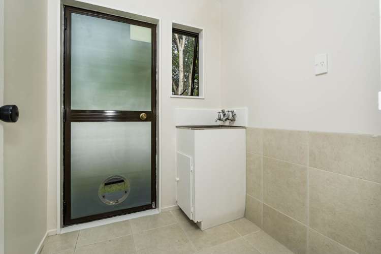 2/22 Northcote Road Takapuna_9