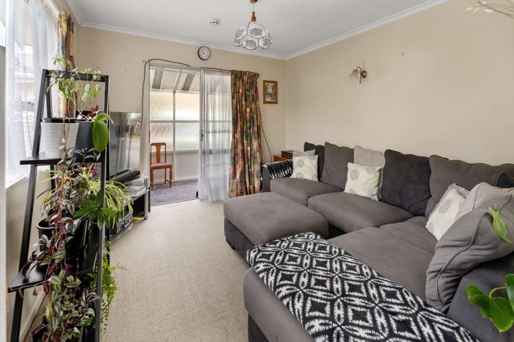 2/12 Cobham Crescent Stoke_12