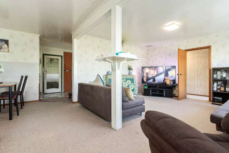 26 Crown Crescent Otara_7