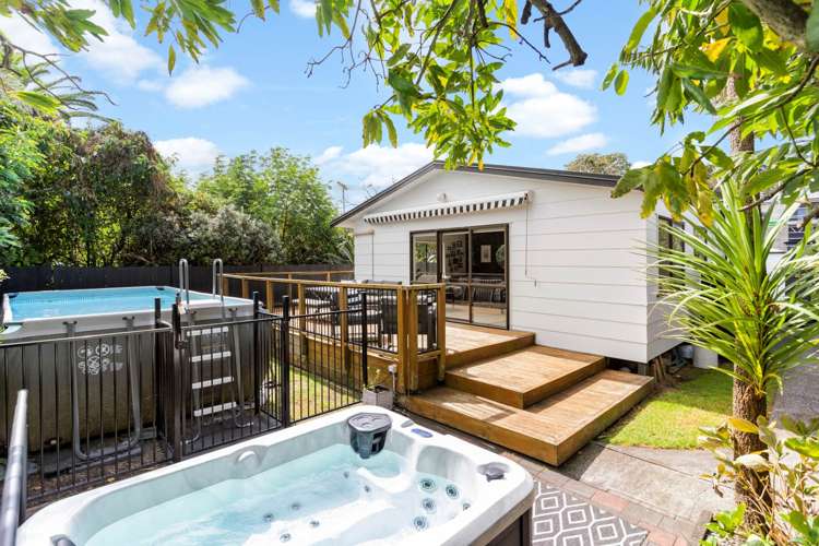 1/10 Clinton Avenue Te Atatu Peninsula_0