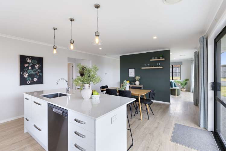 202 Pacific Drive Fitzherbert_14