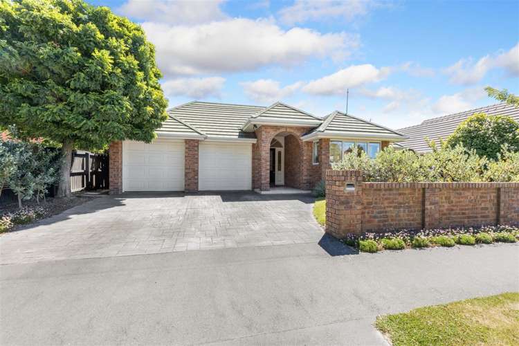 15 Apsley Drive Russley_0
