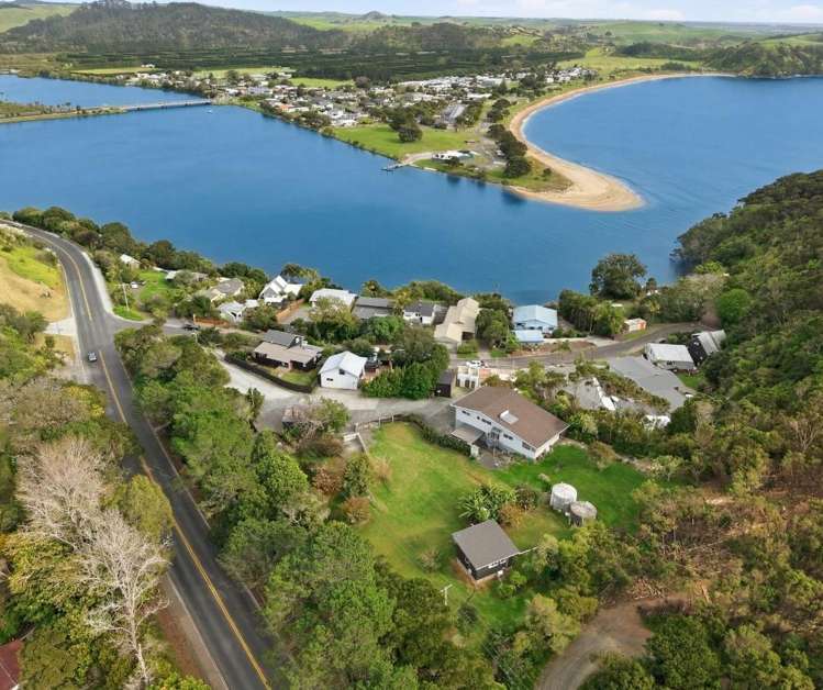 1 Bush Point Road Cable Bay_6