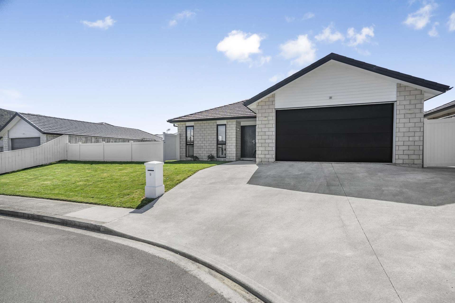 9 Craigie Way Wainuiomata_0