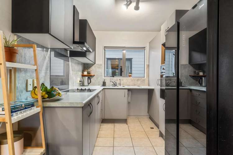 8/3 Hulme Place Henderson_7