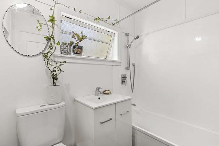 90 Murphy Street Toi Toi_9