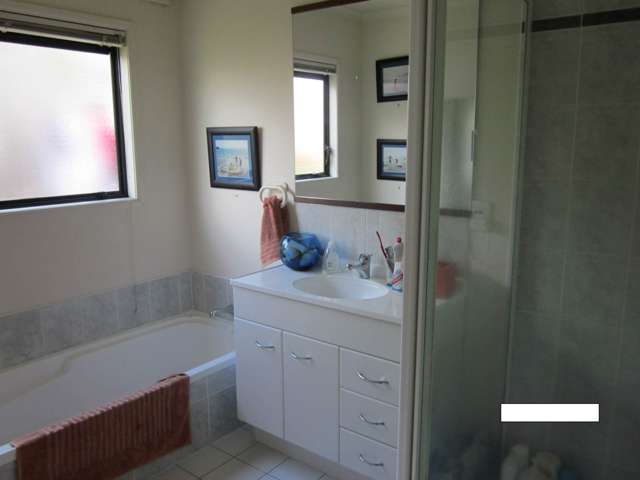 20 Baulcomb Parade Windsor Park_4