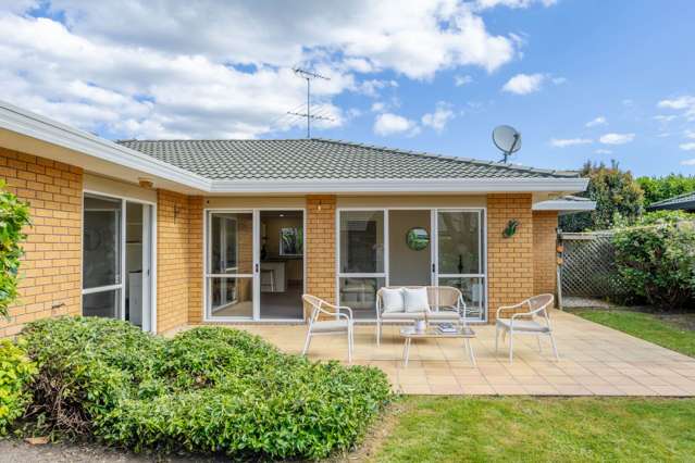 Peaceful, Private & Perfectly Positioned in Albany