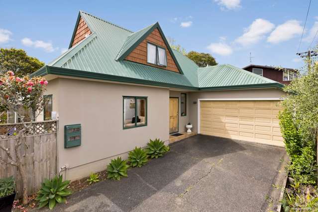 2/4 Bond Crescent Forrest Hill_1