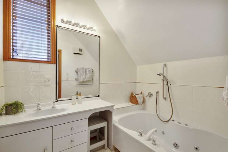 49b Regency Crescent Redwood_18