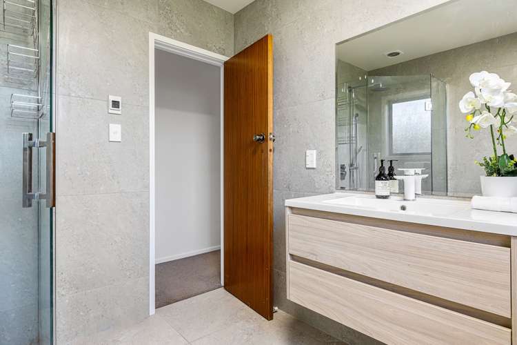 11a Woodstock Place Russley_7