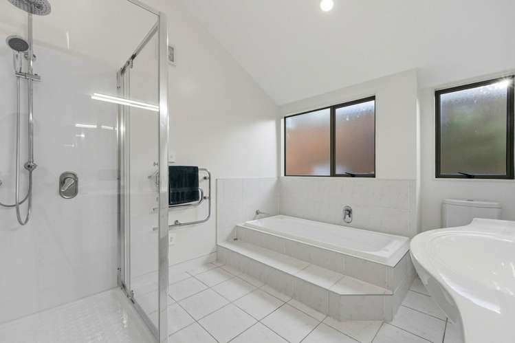 825 East Coast Road Browns Bay_18