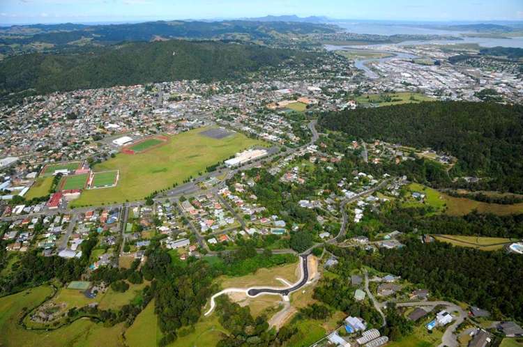 24 Pebble Beach Boulevard Kamo_1