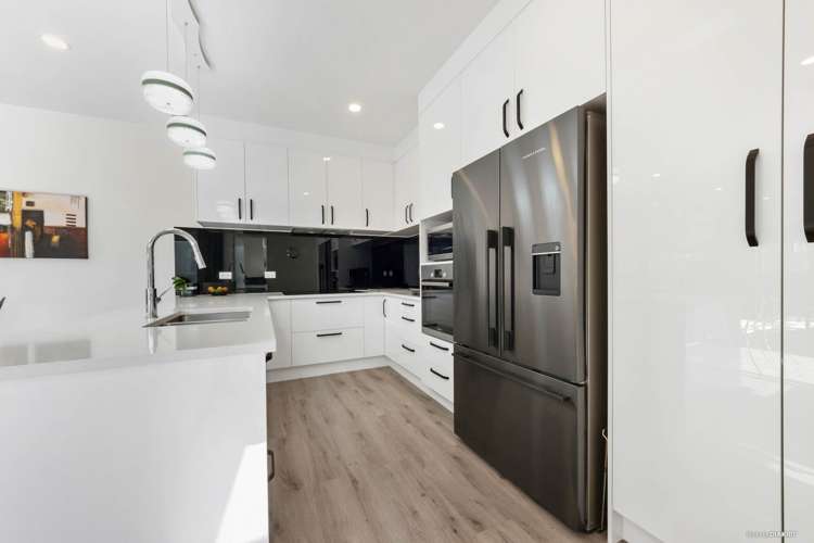 6 Thomas Rielly Avenue Hobsonville_5