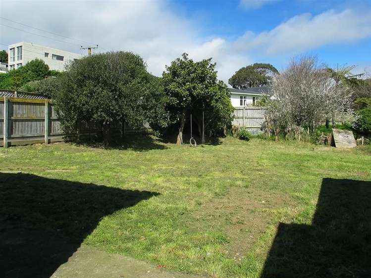 7 Massey Street Tawa_13