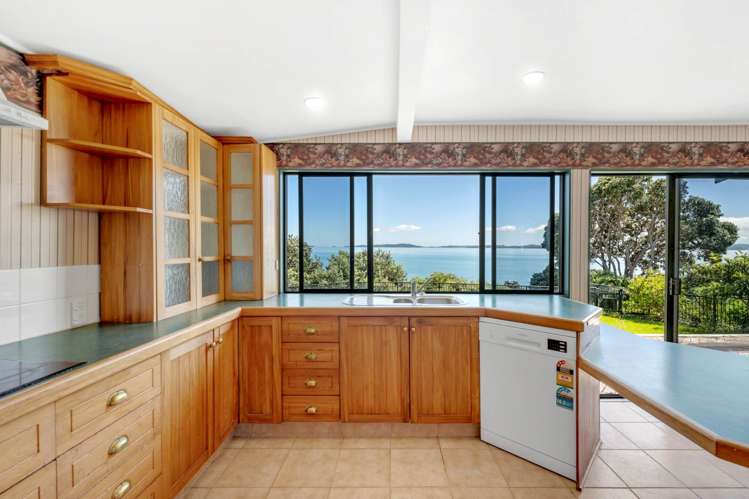 11 Hawke Crescent Beachlands_16