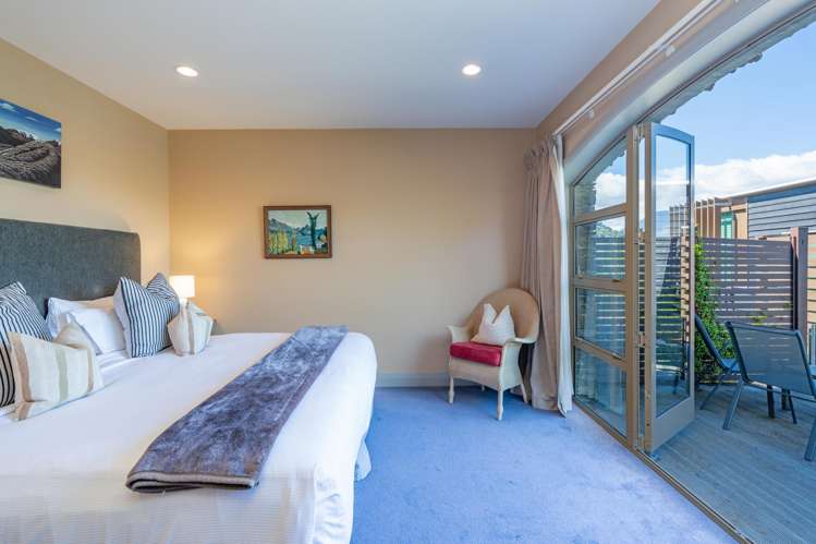 2/10 Lake Street Queenstown_22