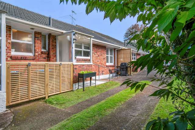 Exceptionally Tidy and Refreshed Home Unit