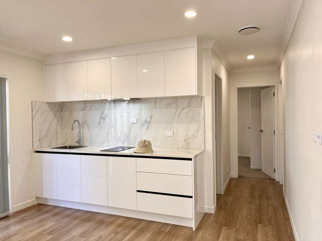 2 beds 1 bath granny flat in Flat Bush